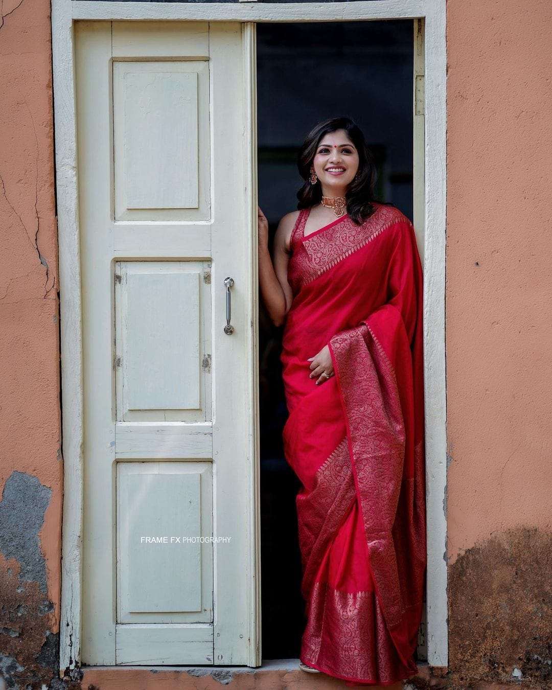 Adorning Red Soft Silk Saree With Unequalled Blouse Piece - Colorful Saree