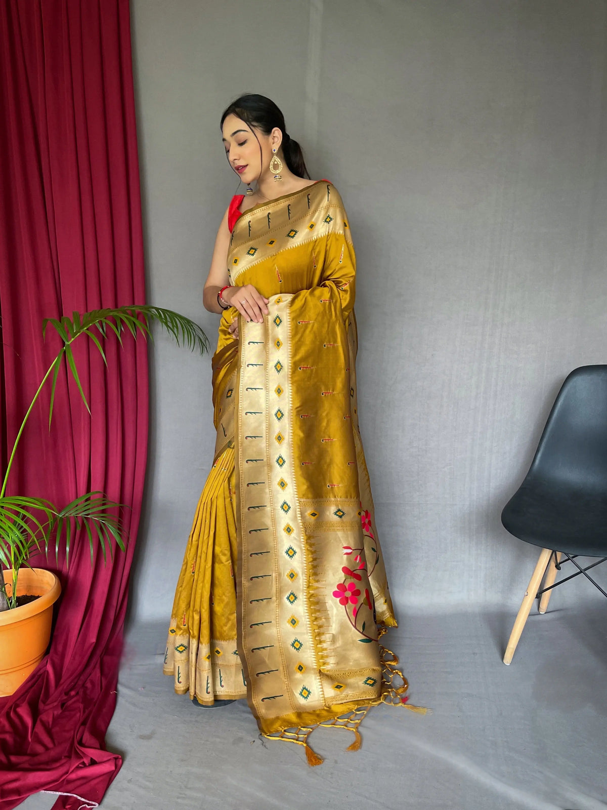 Muniya Paithani Silk Woven Saree Dark Gold - Colorful Saree