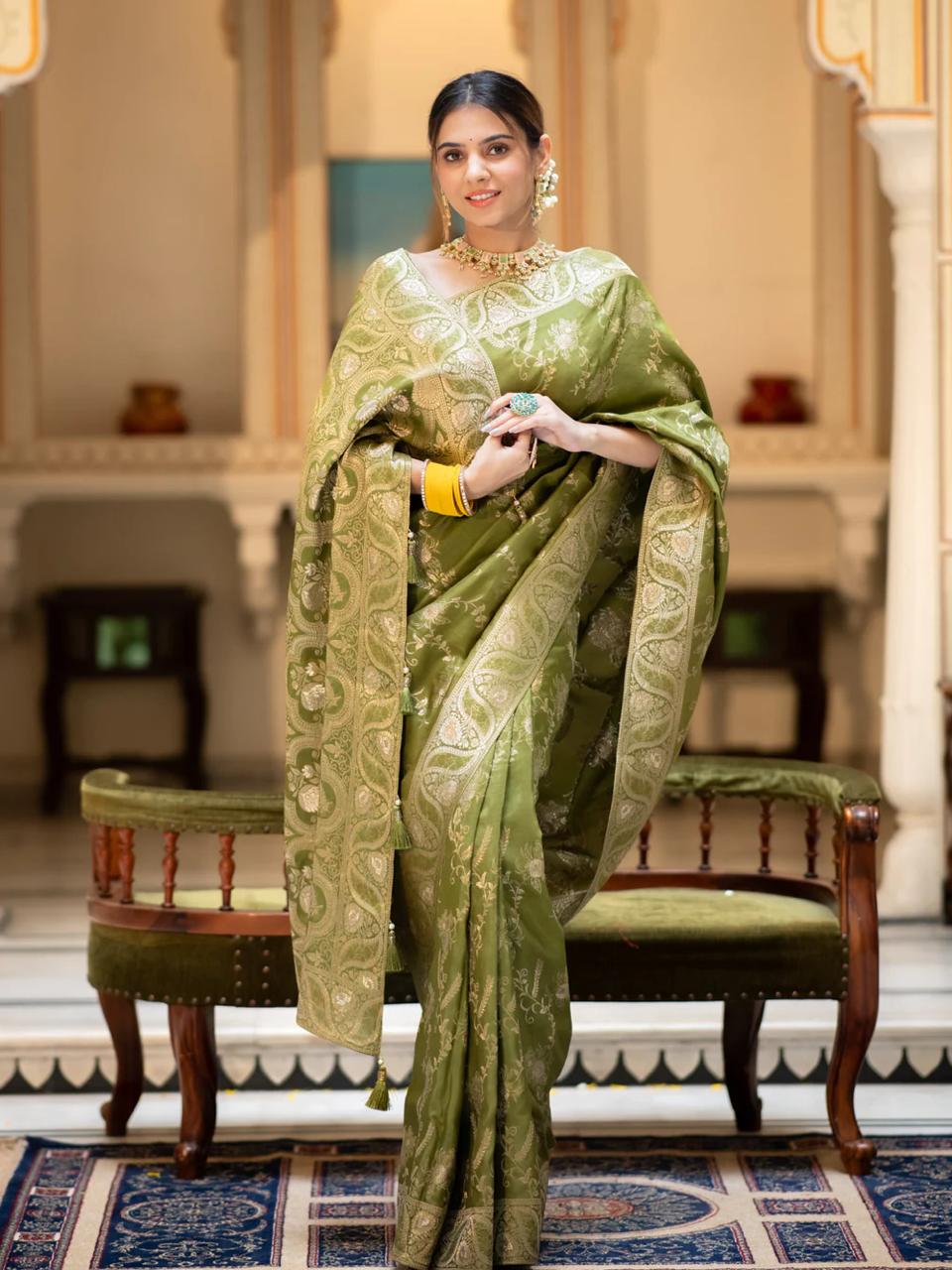 Luxurious 5.5 Meter Banarasi Soft Silk Green Saree with Gold Zari Weaving Colorful Saree