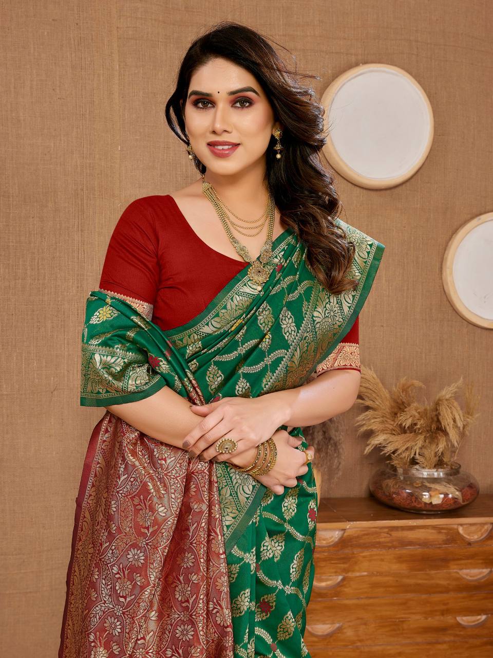 Luxurious Banarasi Silk Green Saree Fabric with Matching Kanjiwaram Blouse Piece Colorful Saree