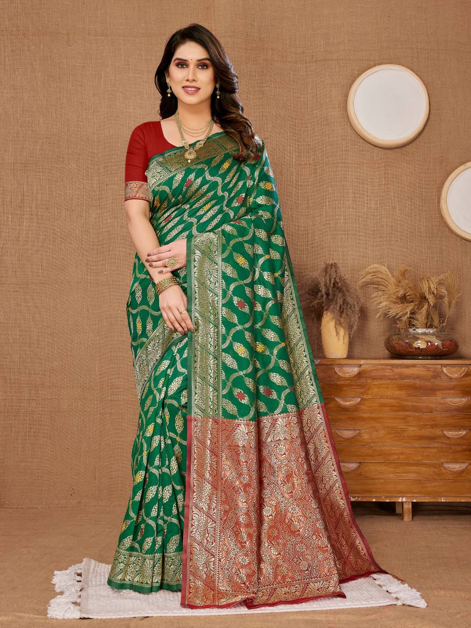 Luxurious Banarasi Silk Green Saree Fabric with Matching Kanjiwaram Blouse Piece Colorful Saree