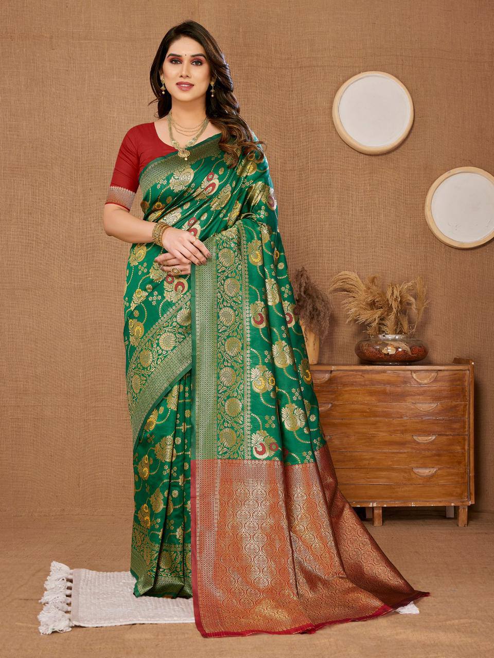 Luxurious Banarasi Silk Green Saree Fabric with Matching Kanjiram Blouse Piece Colorful Saree