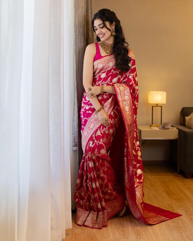 Luxurious Saree with Matching Blouse Colorful Saree