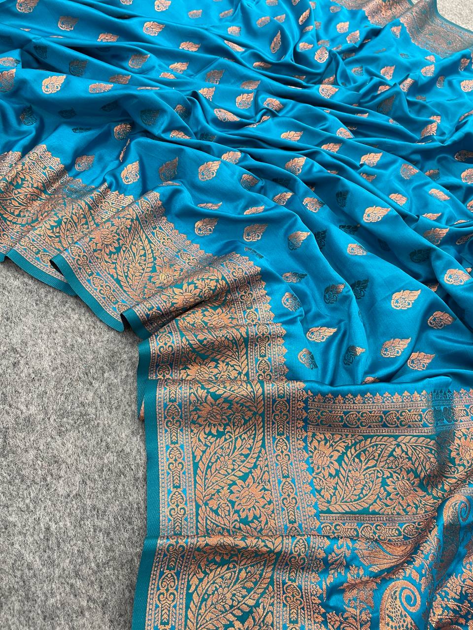 Luxurious Saree with Matching Blouse Colorful Saree