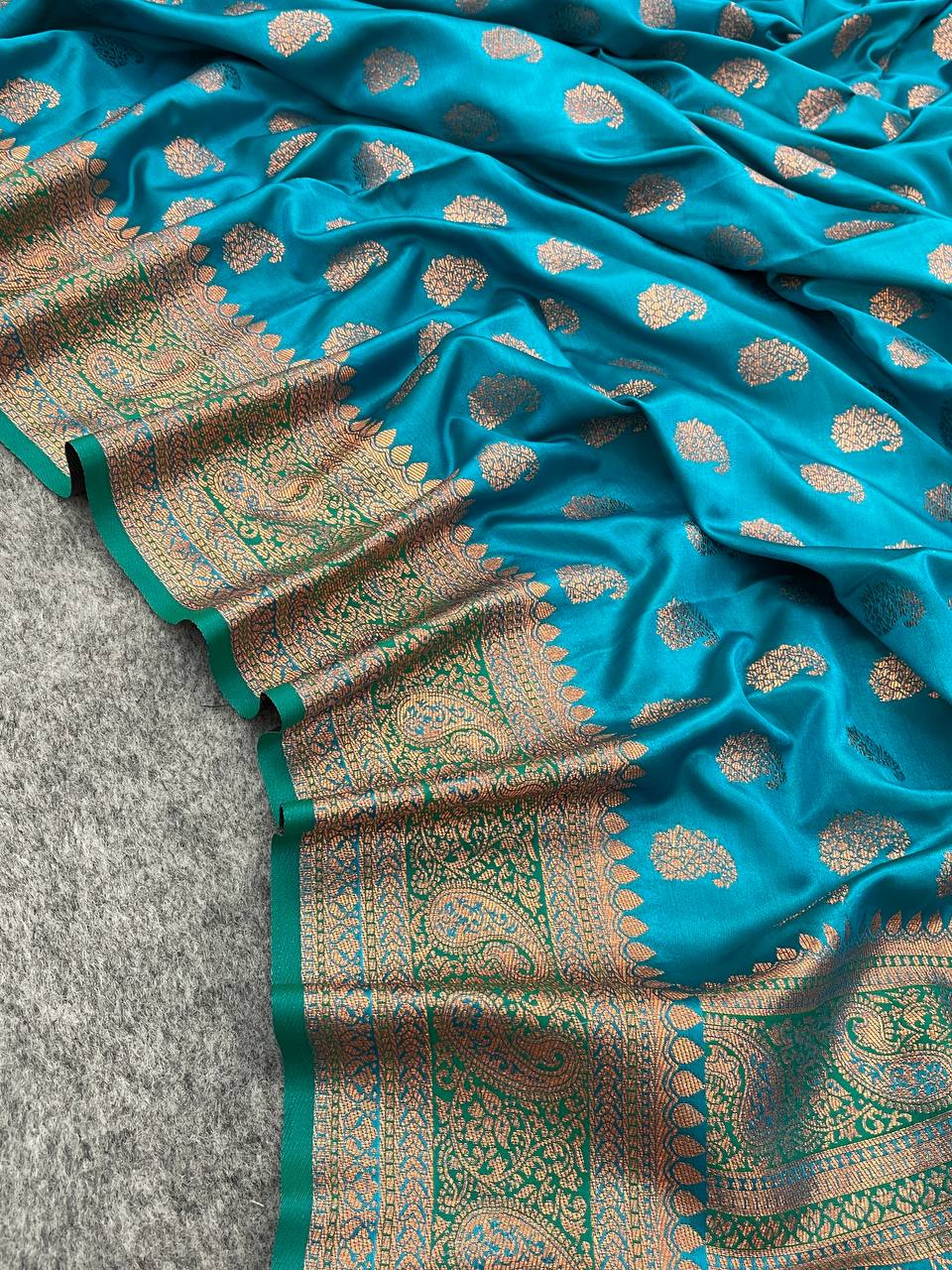 Luxurious Saree with Matching Blouse Colorful Saree