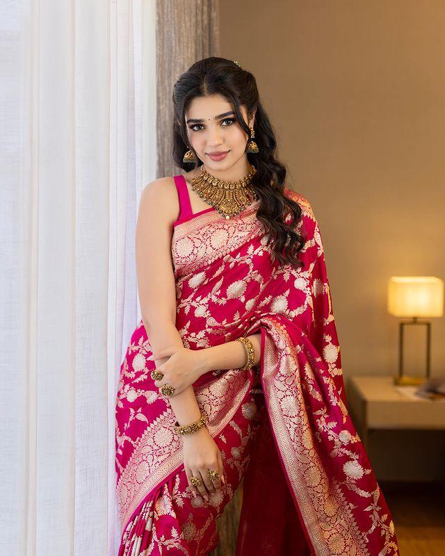 Luxurious Saree with Matching Blouse Colorful Saree