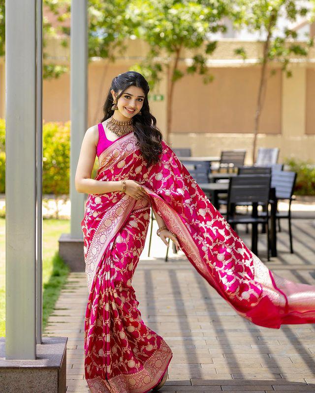 Luxurious Saree with Matching Blouse Colorful Saree