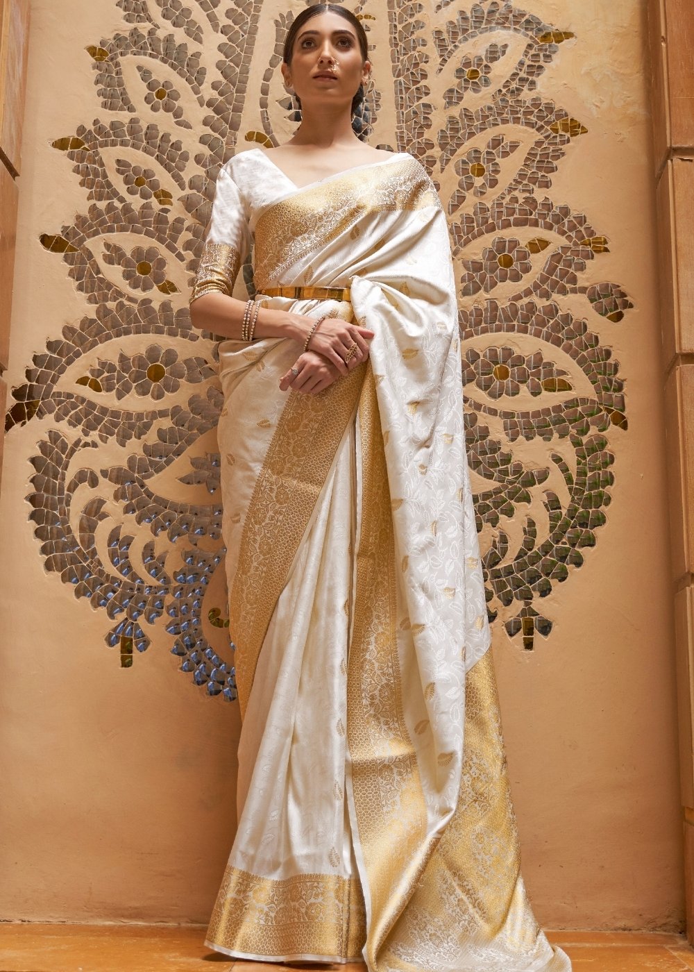 Daisy White Woven Kanjivaram Silk Saree : Top Pick - Colorful Saree