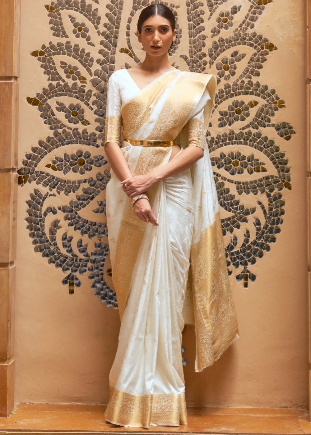 Daisy White Woven Kanjivaram Silk Saree : Top Pick - Colorful Saree