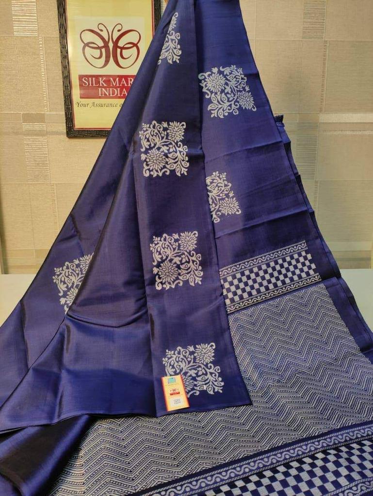 Twirling Navy Blue Soft Silk Saree With Desirable Blouse Piece - Colorful Saree