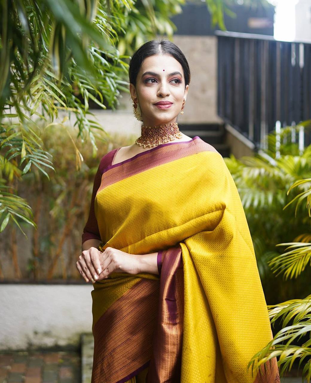 Lissome Golden Soft Kanjivaram Silk Saree With Moiety Blouse Piece - Colorful Saree