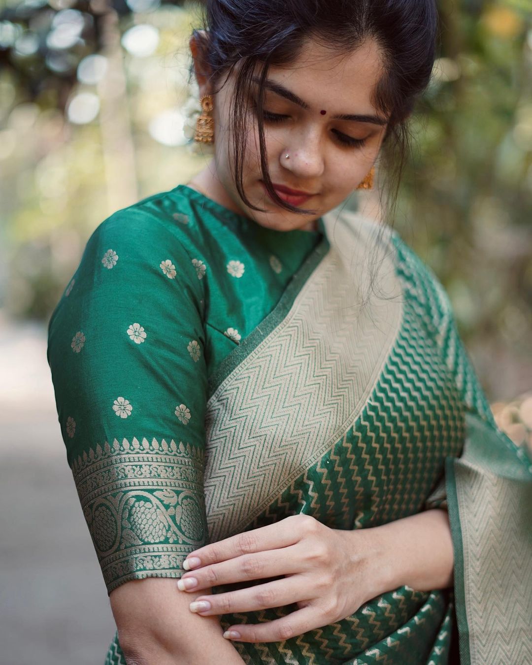 extravagant Green Soft Silk Saree With Beauteous Blouse Piece - Colorful Saree