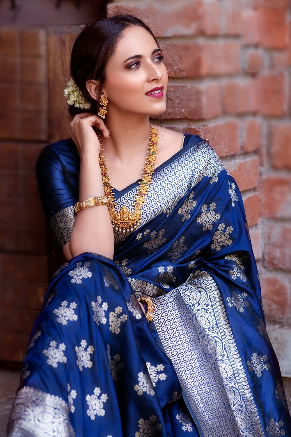 Marvelous Navy Blue Pure Banarasi Silk Saree with Magnetic B