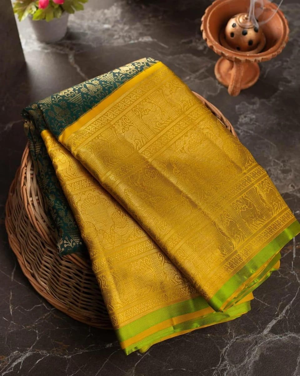 Tempting Green Soft Banarasi Silk Saree With Luxuriant Blouse Piece - Colorful Saree