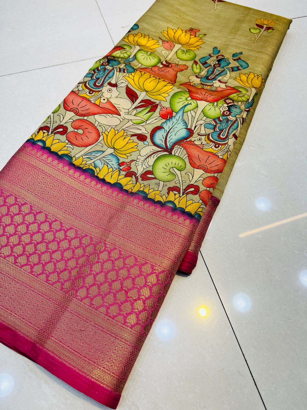 Extraordinary Beige Kalamkari Printed Saree With Hypnotic Blouse Piece - Colorful Saree