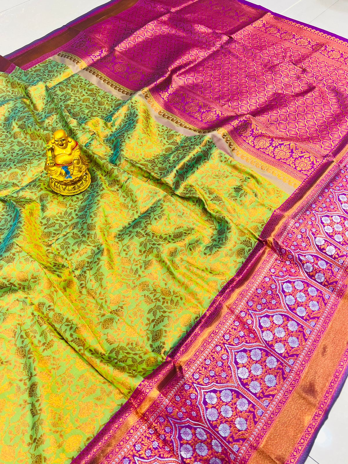 Pretty Perrot Kanjivaram Silk Saree With Mellifluous Blouse Piece - Colorful Saree