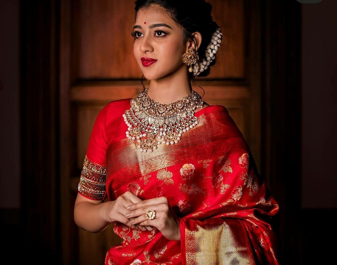 Tremendous Red Soft Banarasi Silk Saree With Stunner Blouse Piece - Colorful Saree