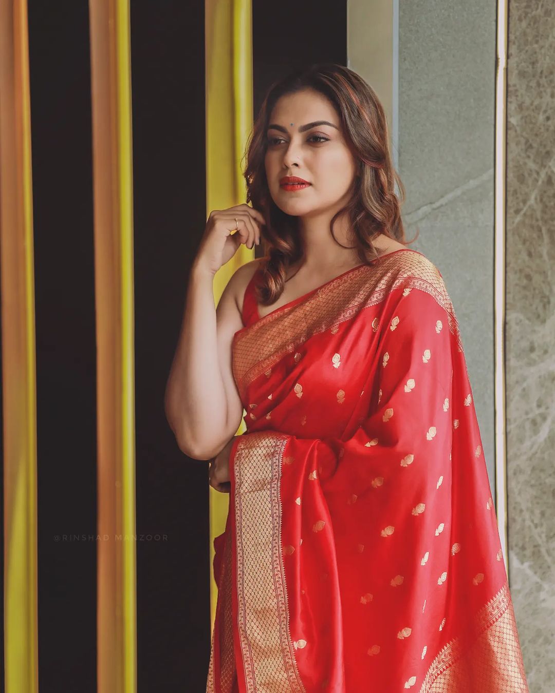 Cynosure Red Soft Banarasi Silk Saree With Demesne Blouse Piece - Colorful Saree