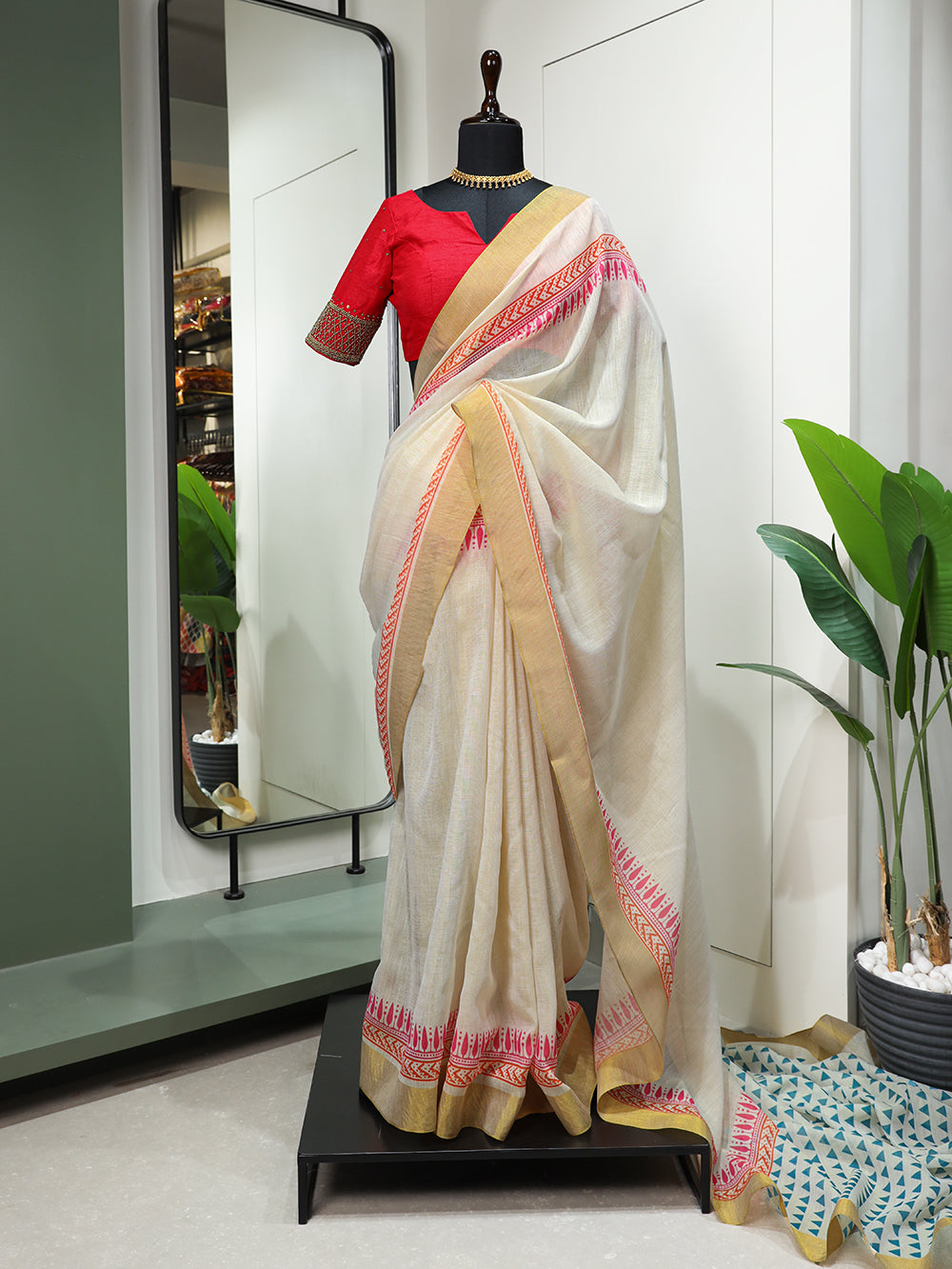 Triangle Design Printed Kasavu Zari Border Saree Colorful Saree